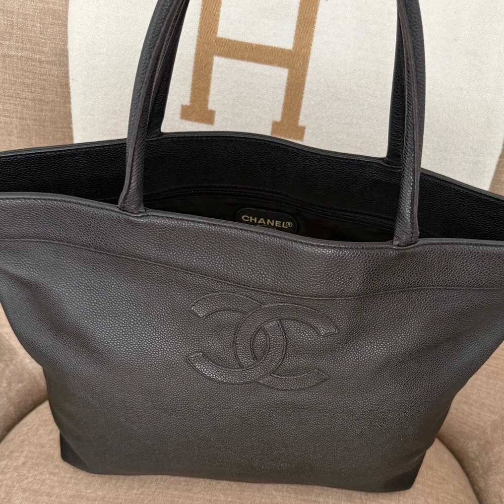 Authentic Chanel Caviar leather CC Timeless Tote Bag black leather medium